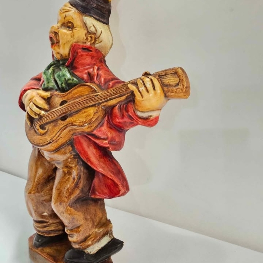 Charming "Very Old" Musician Figure Wall Hanging - Picture 4 of 10